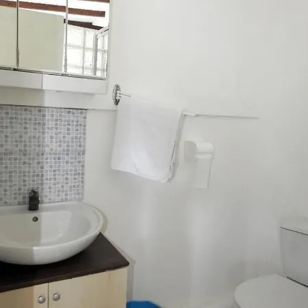 A 17 M² Avec Piscine Partagee *