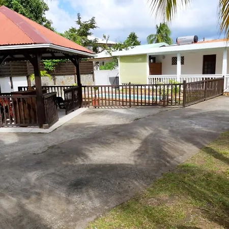 A 17 M² Avec Piscine Partagee Apartment Le Robert